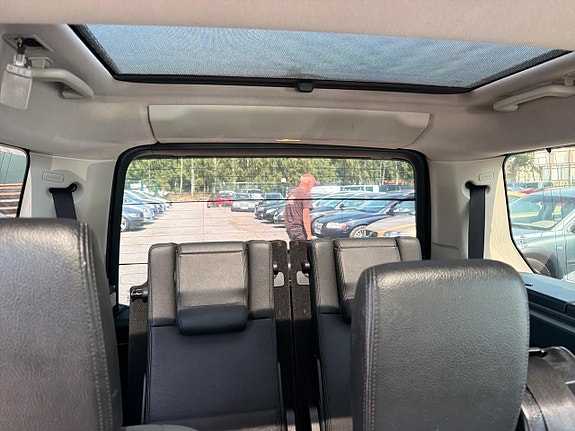 Land Rover Discovery 21 of 27