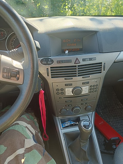 Opel Astra 6 of 8