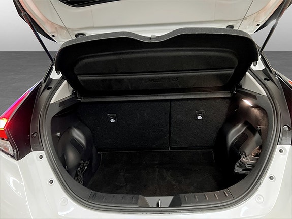 Nissan Leaf 15 of 15