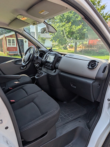 Renault Trafic 7 of 12
