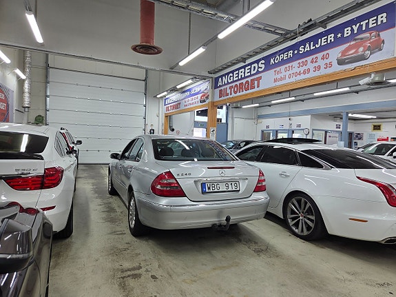 Mercedes-Benz E240 5 of 14
