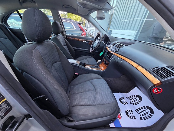 Mercedes-Benz E240 8 of 14