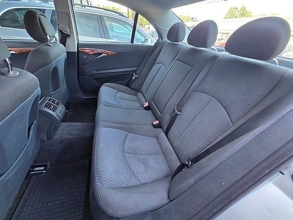 Mercedes-Benz E240 12 of 14