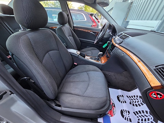 Mercedes-Benz E240 9 of 14