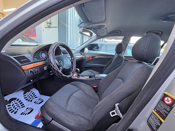 Mercedes-Benz E240 13 of 14