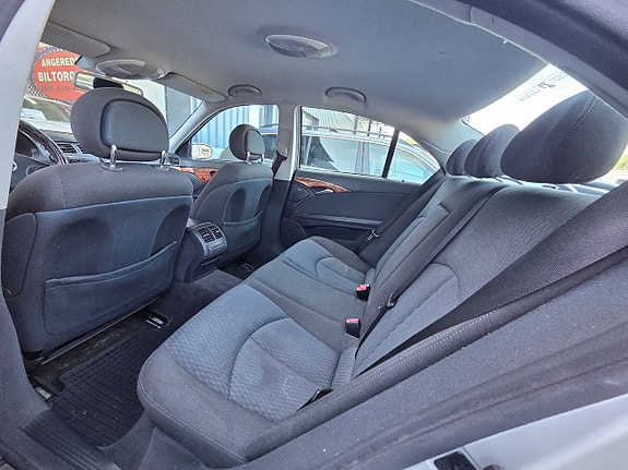 Mercedes-Benz E240 11 of 14