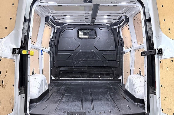 Ford Transit Custom 13 of 27