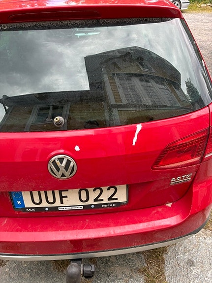 Volkswagen Passat Alltrack 3 of 5