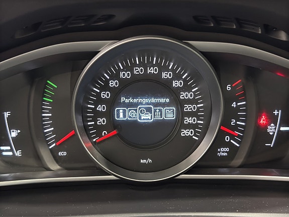 Volvo V40 15 of 18