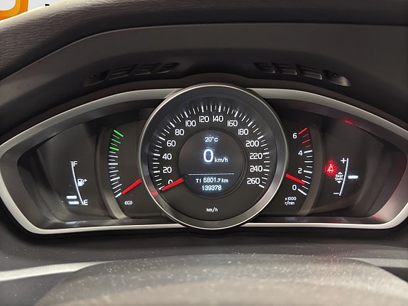 Volvo V40 14 of 18