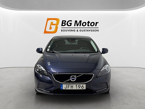 Volvo V40 2 of 18