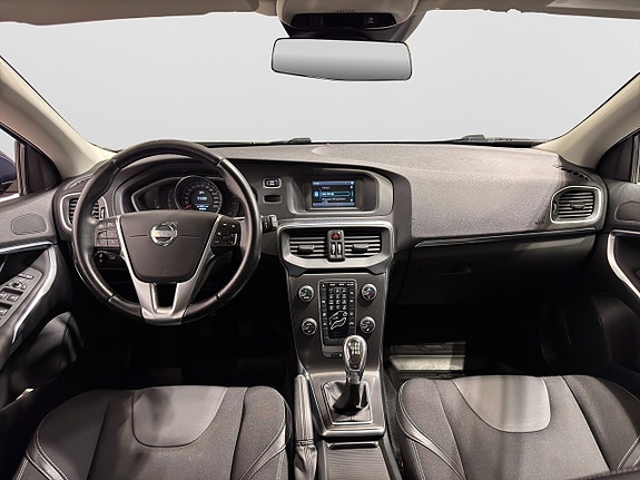 Volvo V40 12 of 18