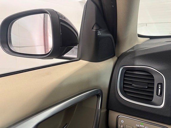 Volvo V60 17 of 23