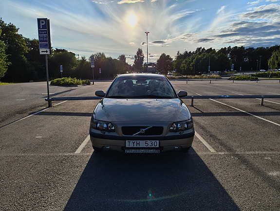 Volvo S60 2 of 6