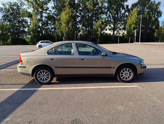 Volvo S60 3 of 6
