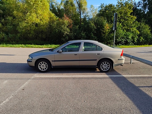 Volvo S60 5 of 6