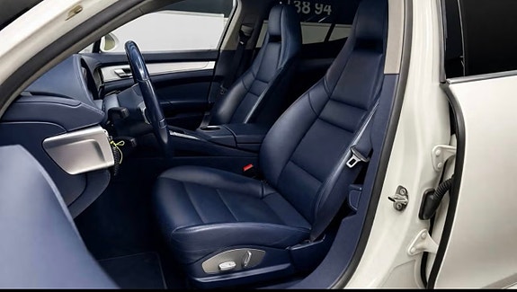 Porsche Panamera 4S 10 of 11