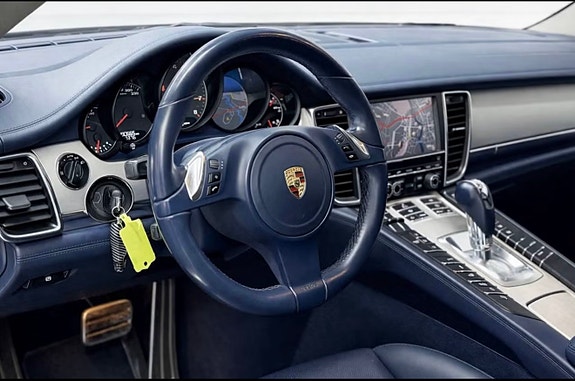 Porsche Panamera 4S 5 of 11