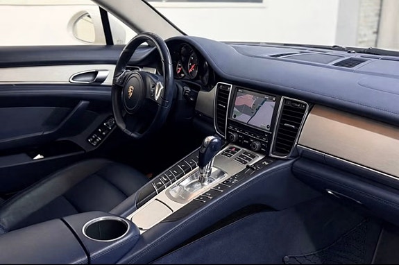 Porsche Panamera 4S 7 of 11