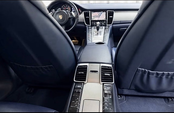 Porsche Panamera 4S 8 of 11