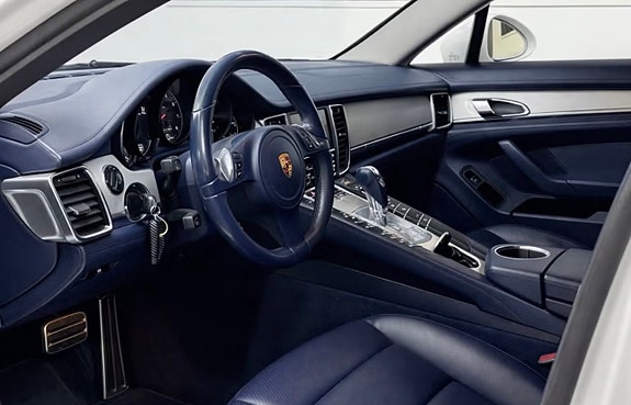 Porsche Panamera 4S 6 of 11