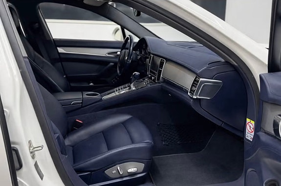 Porsche Panamera 4S 9 of 11