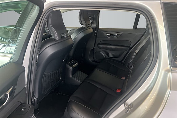 Volvo V60 11 of 13