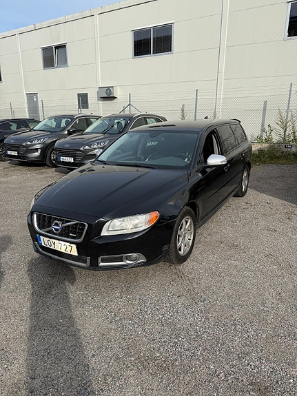 Volvo V70 2 of 14