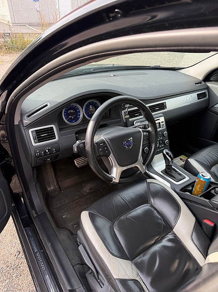 Volvo V70 3 of 14