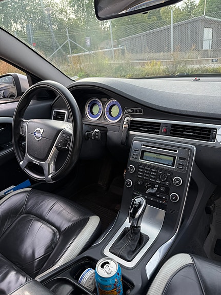 Volvo V70 8 of 14