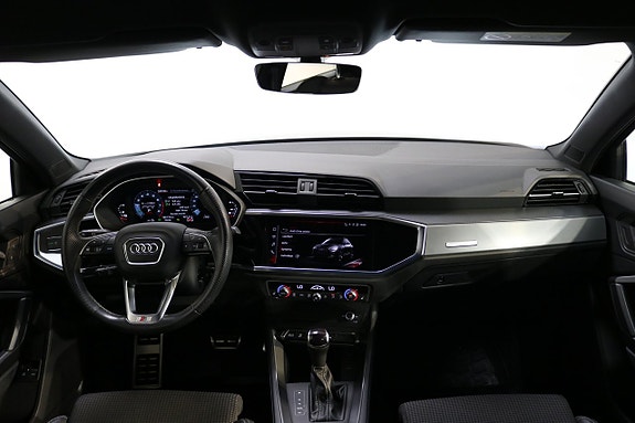 Audi Q3 12 of 24