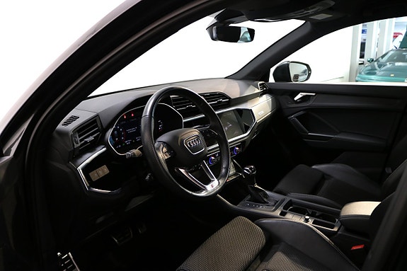 Audi Q3 7 of 24