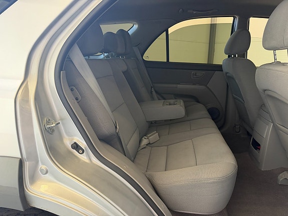 Kia Sorento 11 of 28