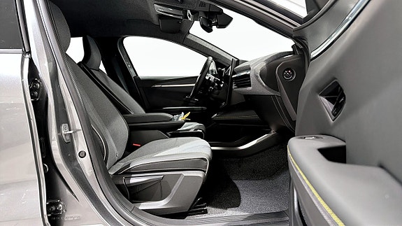 Renault Scenic E-Tech 3 of 9