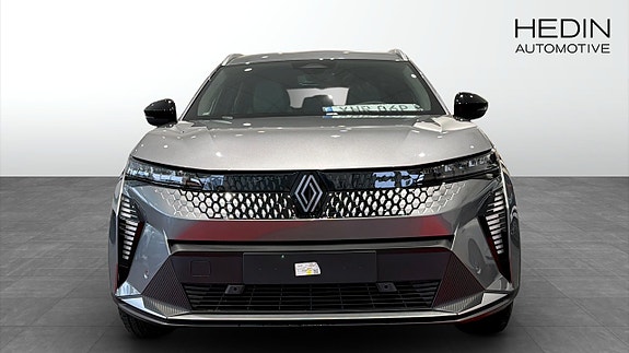Renault Scenic E-Tech 8 of 9