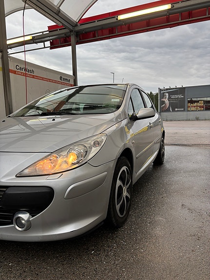 Peugeot 307 2 of 13