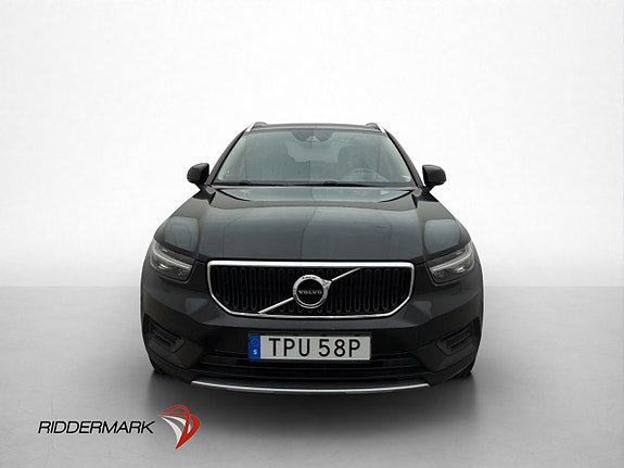 Volvo XC40 2 of 30