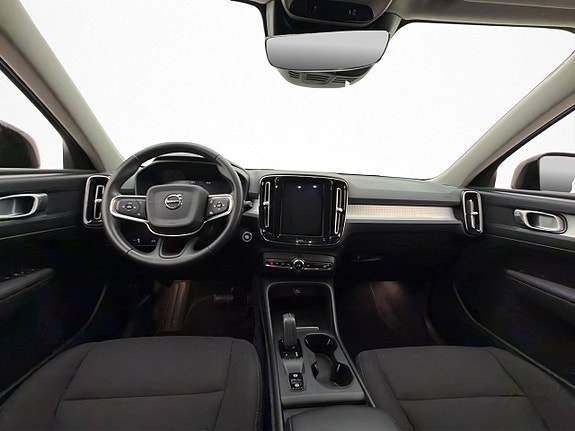 Volvo XC40 12 of 30