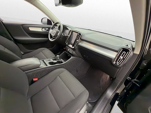 Volvo XC40 13 of 30