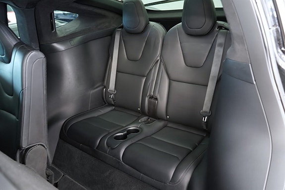 Tesla Model X 15 of 27