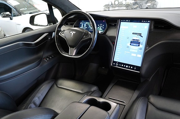 Tesla Model X 18 of 27