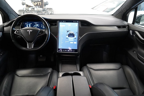 Tesla Model X 17 of 27