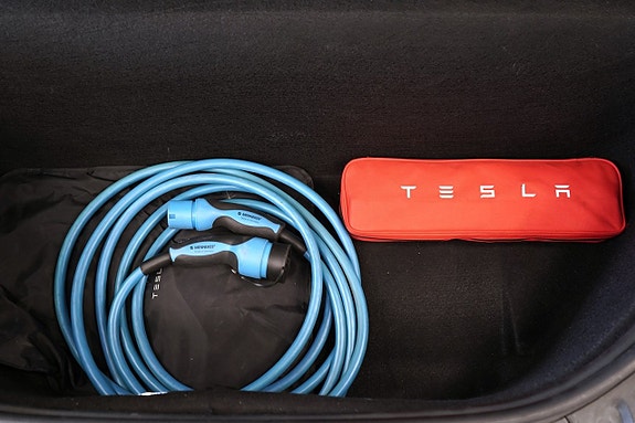 Tesla Model X 26 of 27