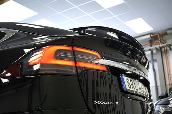 Tesla Model X 12 of 27