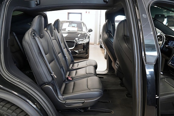 Tesla Model X 14 of 27