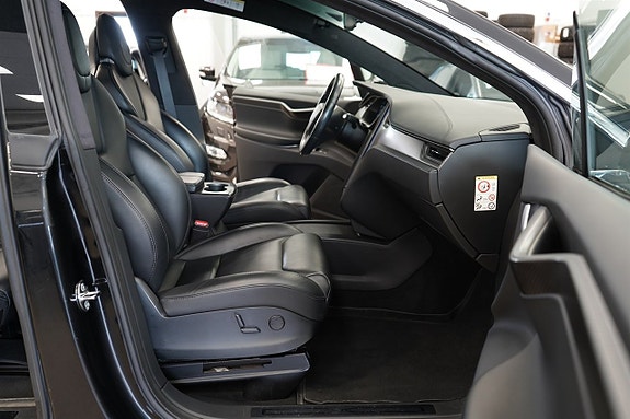 Tesla Model X 13 of 27