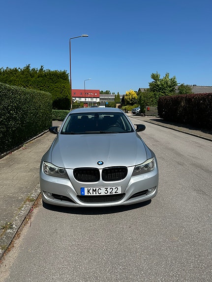 BMW 320d 2 of 7