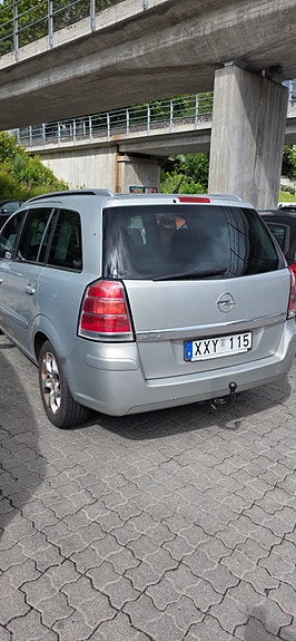 Opel Zafira 3 of 5