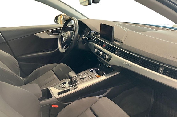 Audi A4 9 of 28