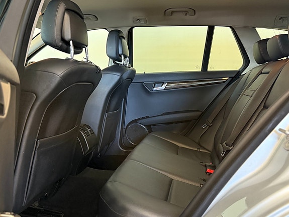 Mercedes-Benz C180 13 of 14